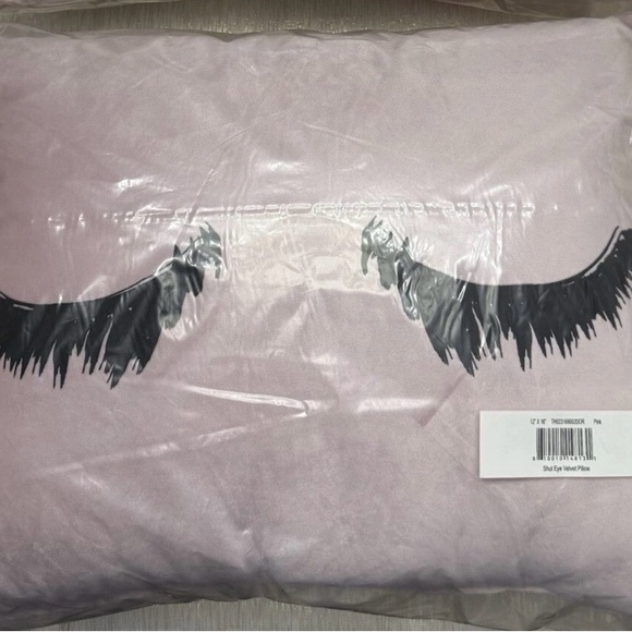 Dormify Lashes Pink Pillow NEW Soft velour Fun for Decorating or rest 12”X 16” - Picture 2 of 9